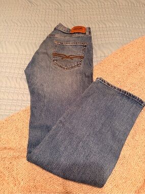 Levi's Men's Medium Blue Straight Jeans with Contrast Stitching